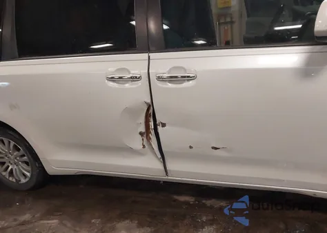 2015 Toyota Sienna Xle 8 Passenger from USA, damaged, VIN 5TDYK3DC0FS555443